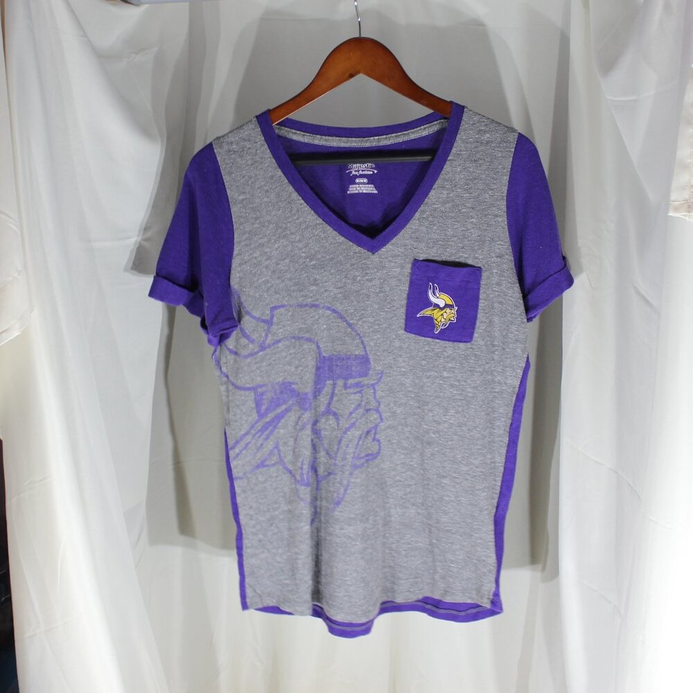Majestic NFL Minnesota Vikings Pocketed Short Sleeve V Neck Tee - Size M